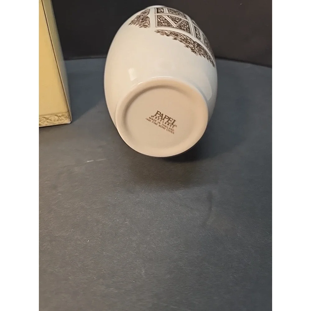 Papel Freelance Fine Bone China LOVE Vase 8 Inches With‎ Original Box